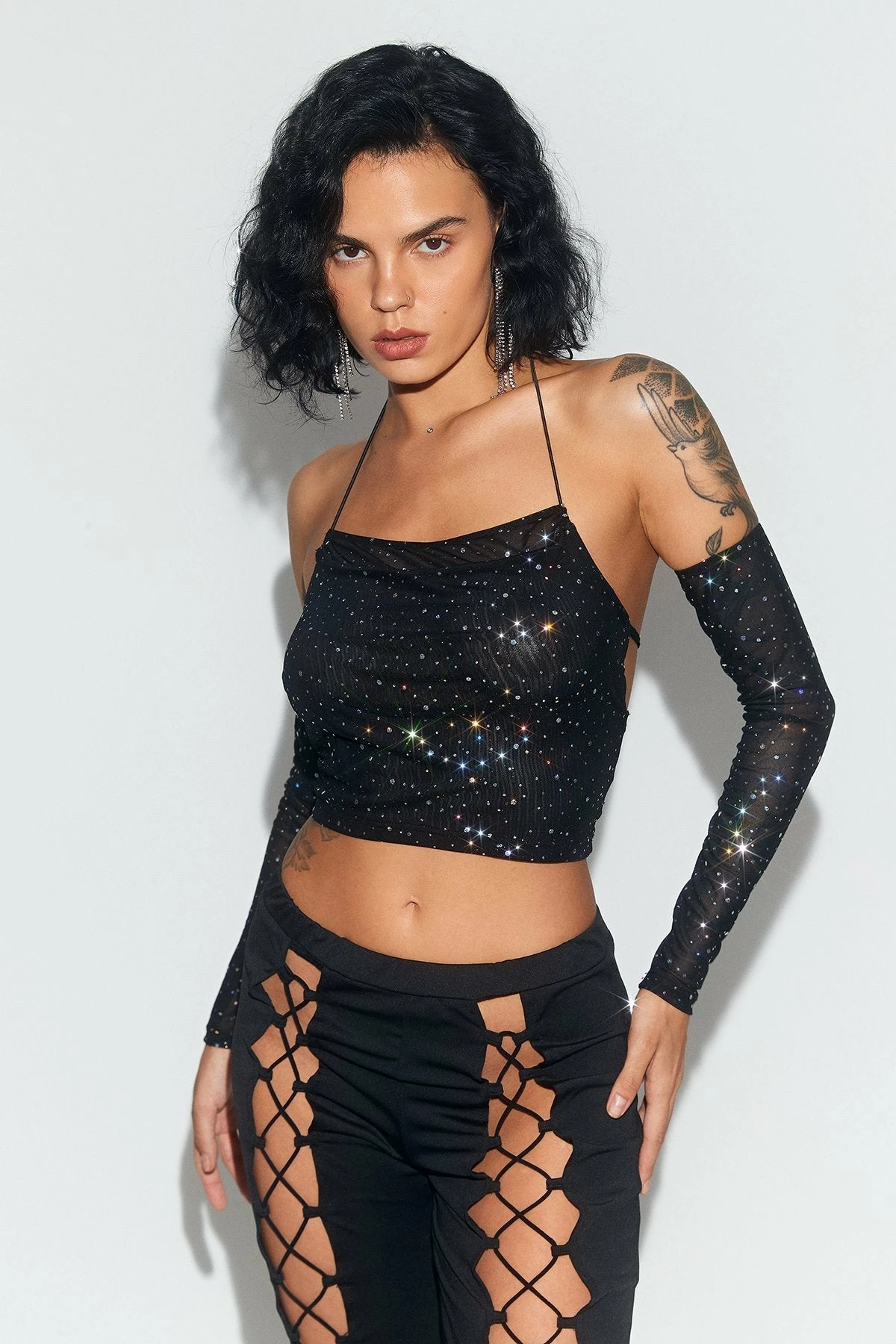 SOLADO Halter Neck Glitter Backless Crop Top With Oversleeve 4 SOLADO Halter Neck Glitter Backless Crop Top With Oversleeve - Image 2
