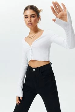 Solado Slit Cuff Crop Long Sleeve Blouse