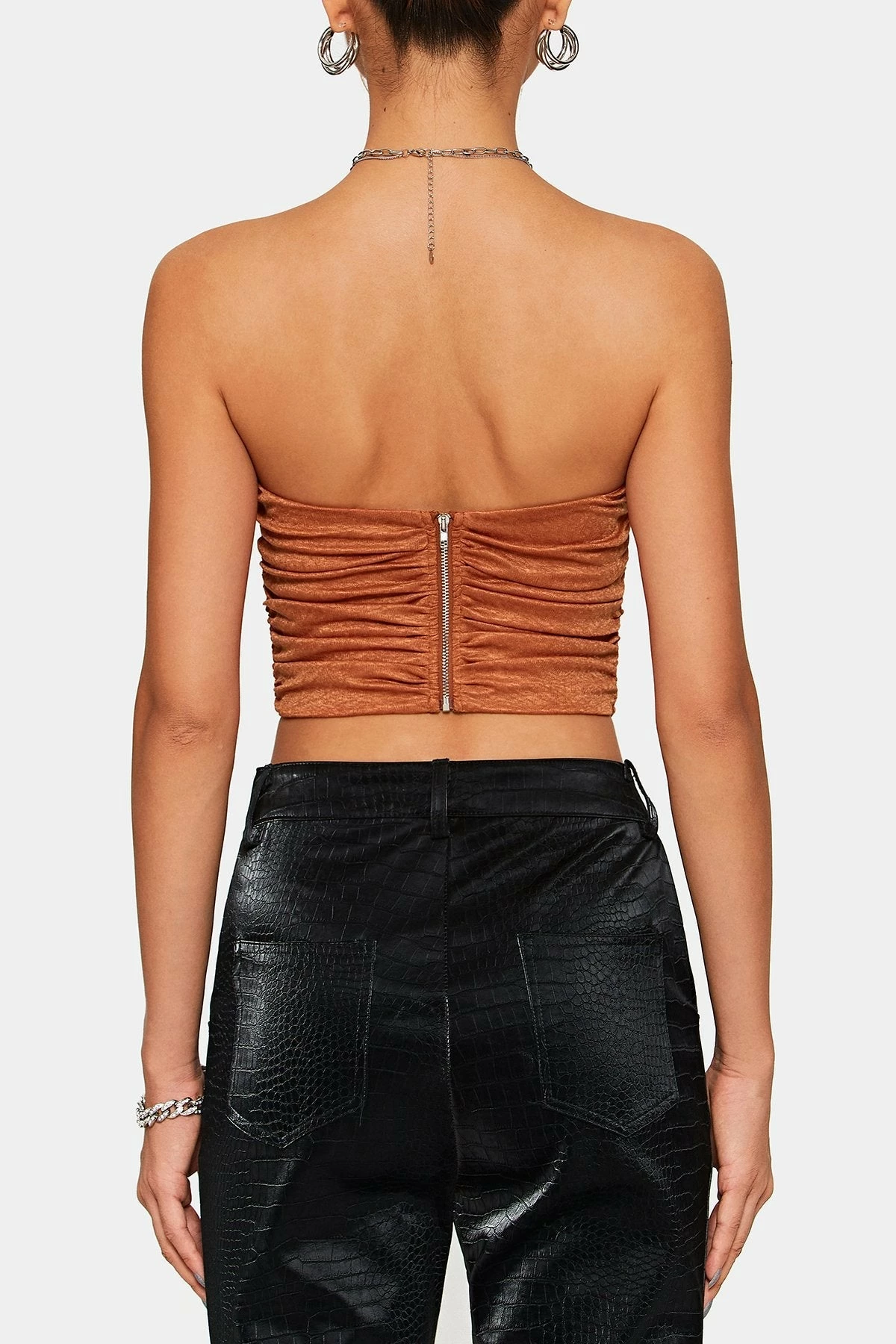 SOLADO Curved Hem Ruched Zipper Back Tube Crop Top 9 SOLADO Curved Hem Ruched Zipper Back Tube Crop Top - Image 7