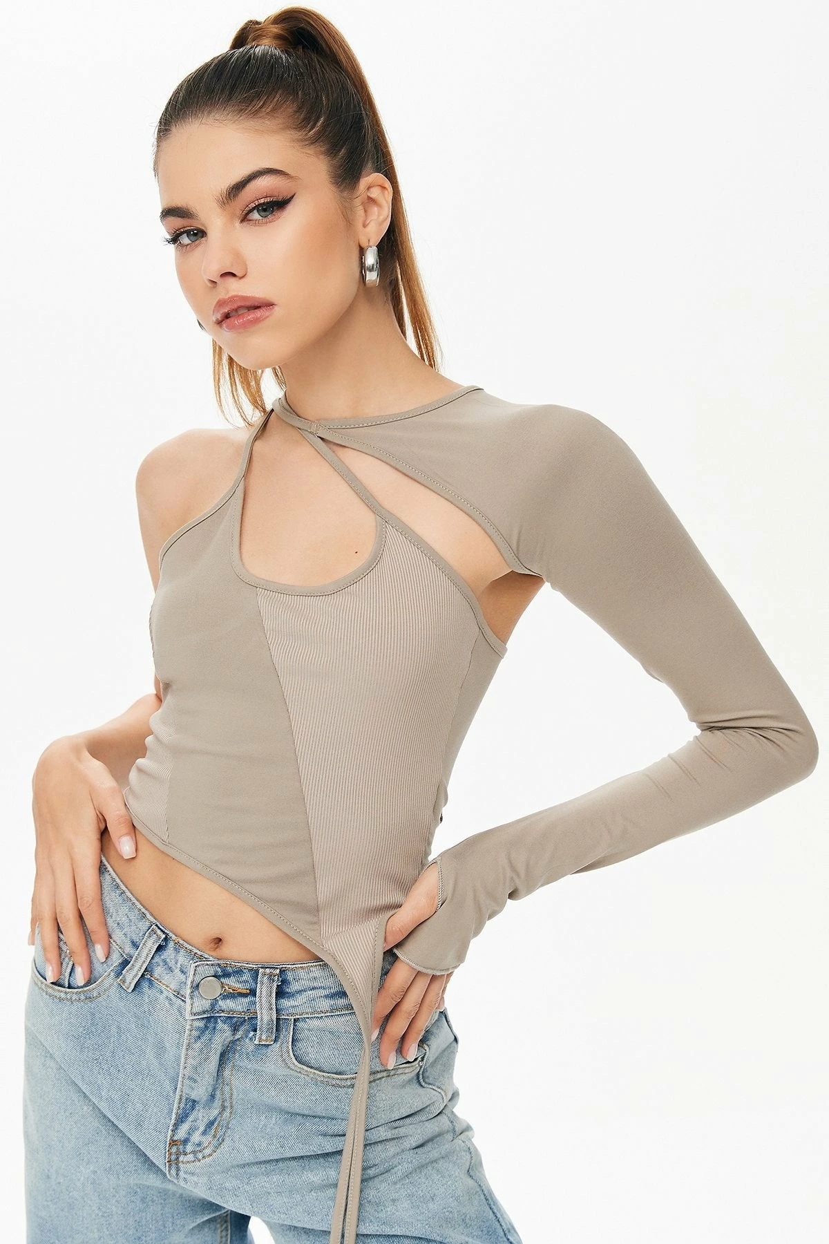 Solado Asymmetrical Cut Out One Sleeve Crop Top 4 Solado Asymmetrical Cut Out One Sleeve Crop Top - Image 2
