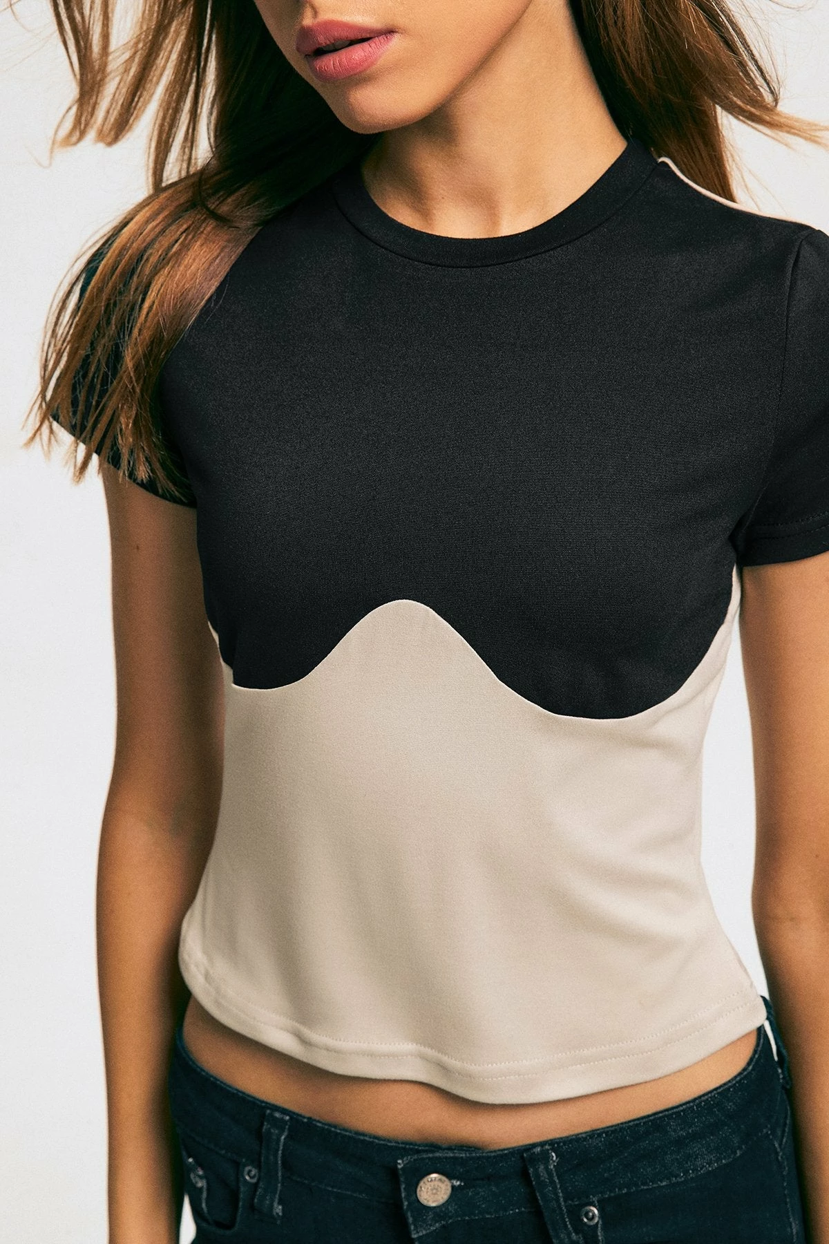 Solado Contrast Color Short Sleeve T-Shirt 4 Solado Contrast Color Short Sleeve T-Shirt - Image 2