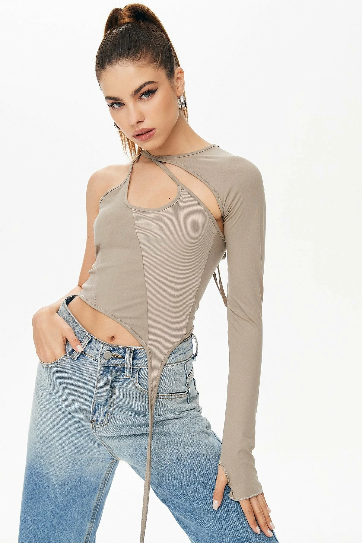 Solado Asymmetrical Cut Out One Sleeve Crop Top 3 Solado Asymmetrical Cut Out One Sleeve Crop Top
