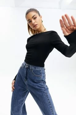 Solado Solid Detail Chain Backless Long Sleeve Top -SOLADO Shop jpeg ad9370bf ce4d 46f4 86d8 052c071bb8d8 1800x1800