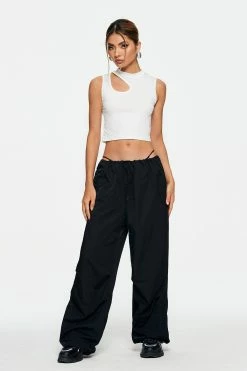 Solado Basic Cut Out Sleeveless Solid Tank Top 11 Solado Basic Cut Out Sleeveless Solid Tank Top -SOLADO Shop jpeg b39ed175 968c 4c80 ada1 6ce4f1cfa6c0 1800x1800