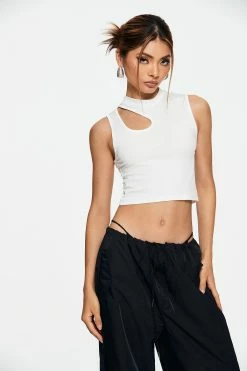 Solado Basic Cut Out Sleeveless Solid Tank Top