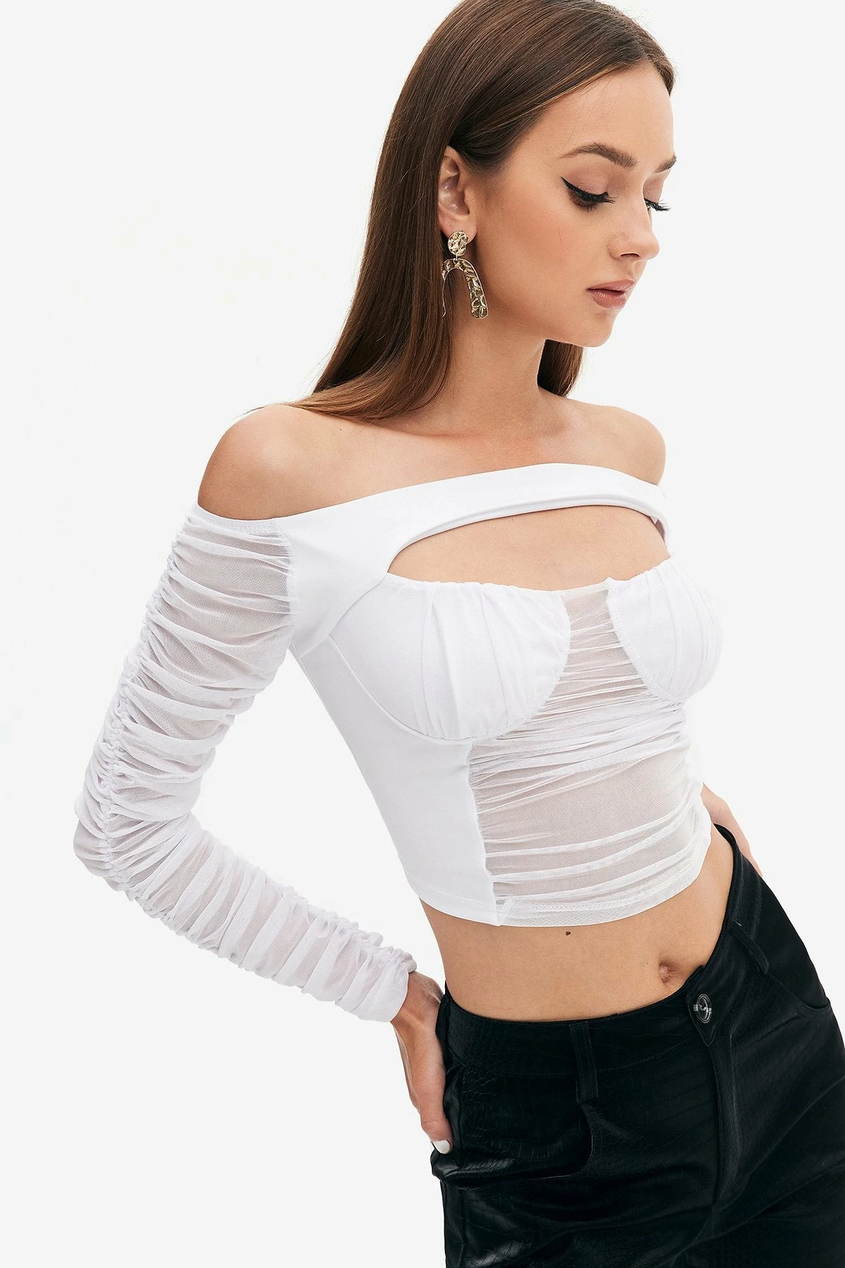 Solado Off Shoulder Cut Out Mesh Splicing Crop Top 5 Solado Off Shoulder Cut Out Mesh Splicing Crop Top - Image 3