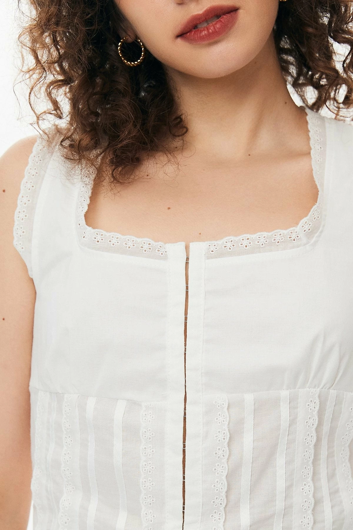 Solado Lace Trim Hook And Eye Crop Top 7 Solado Lace Trim Hook And Eye Crop Top - Image 5