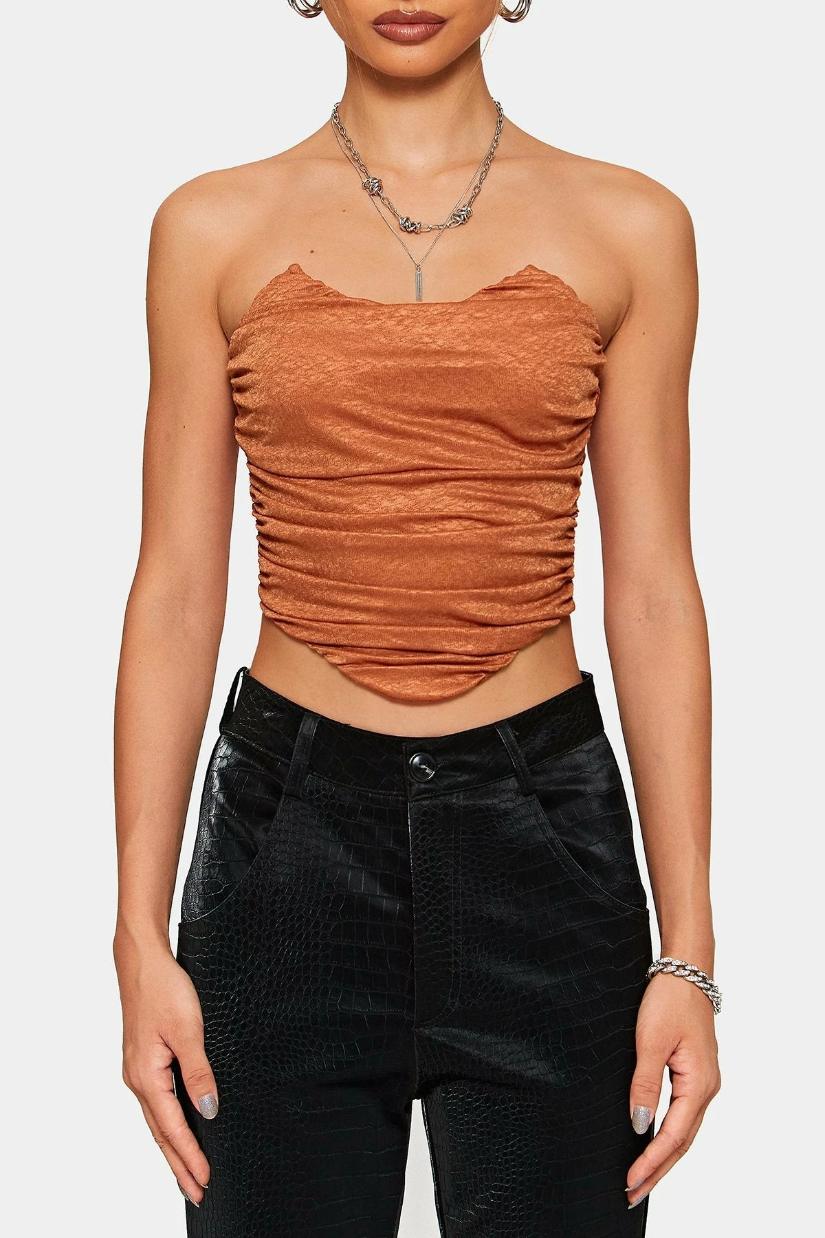 SOLADO Curved Hem Ruched Zipper Back Tube Crop Top 8 SOLADO Curved Hem Ruched Zipper Back Tube Crop Top - Image 6