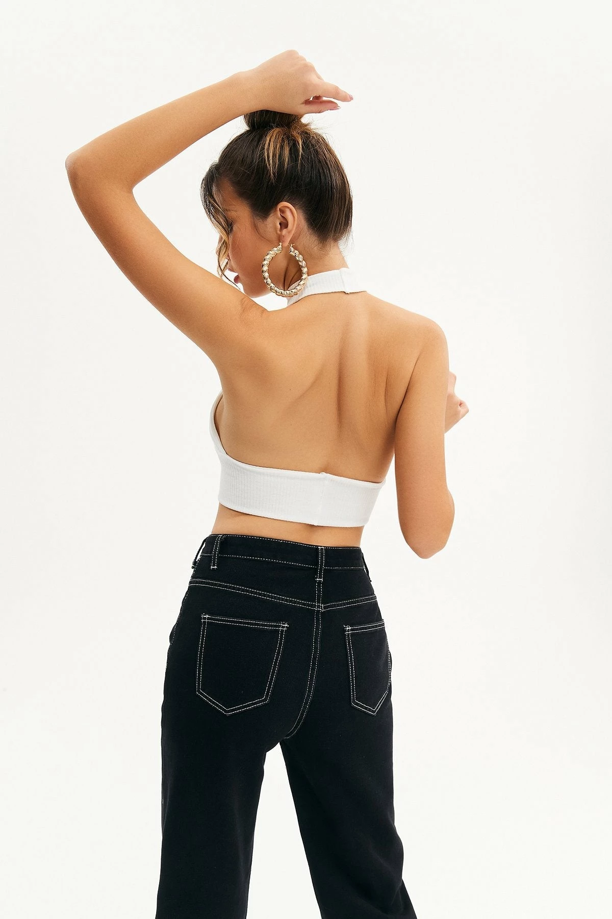 Solado Halter Neck Cut Out Knitted Crop Top 7 Solado Halter Neck Cut Out Knitted Crop Top - Image 5