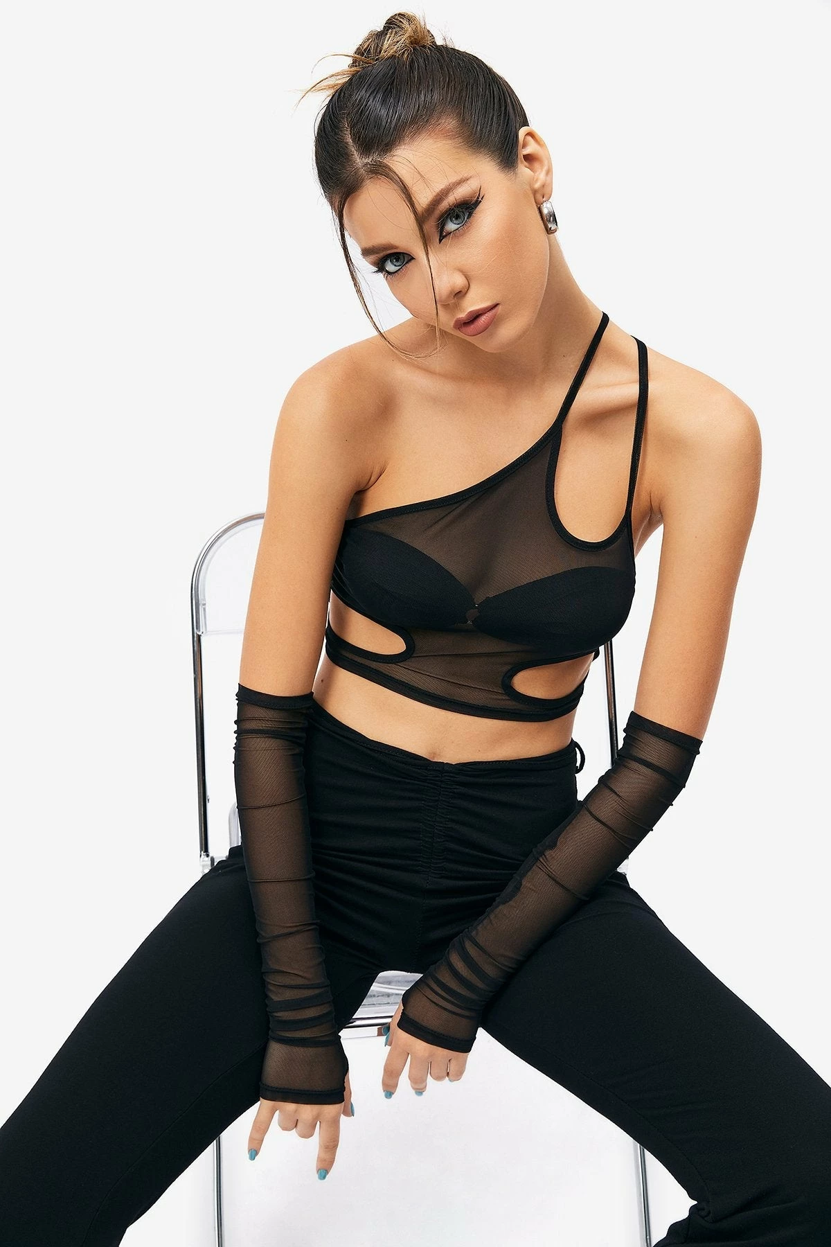 SOLADO Mesh Splicing Cut Out Backless Crop Top With Oversleeve 6 SOLADO Mesh Splicing Cut Out Backless Crop Top With Oversleeve - Image 4