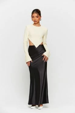 Alternative view of SOLADO Hanky Hem Textured Solid Long Sleeve Top