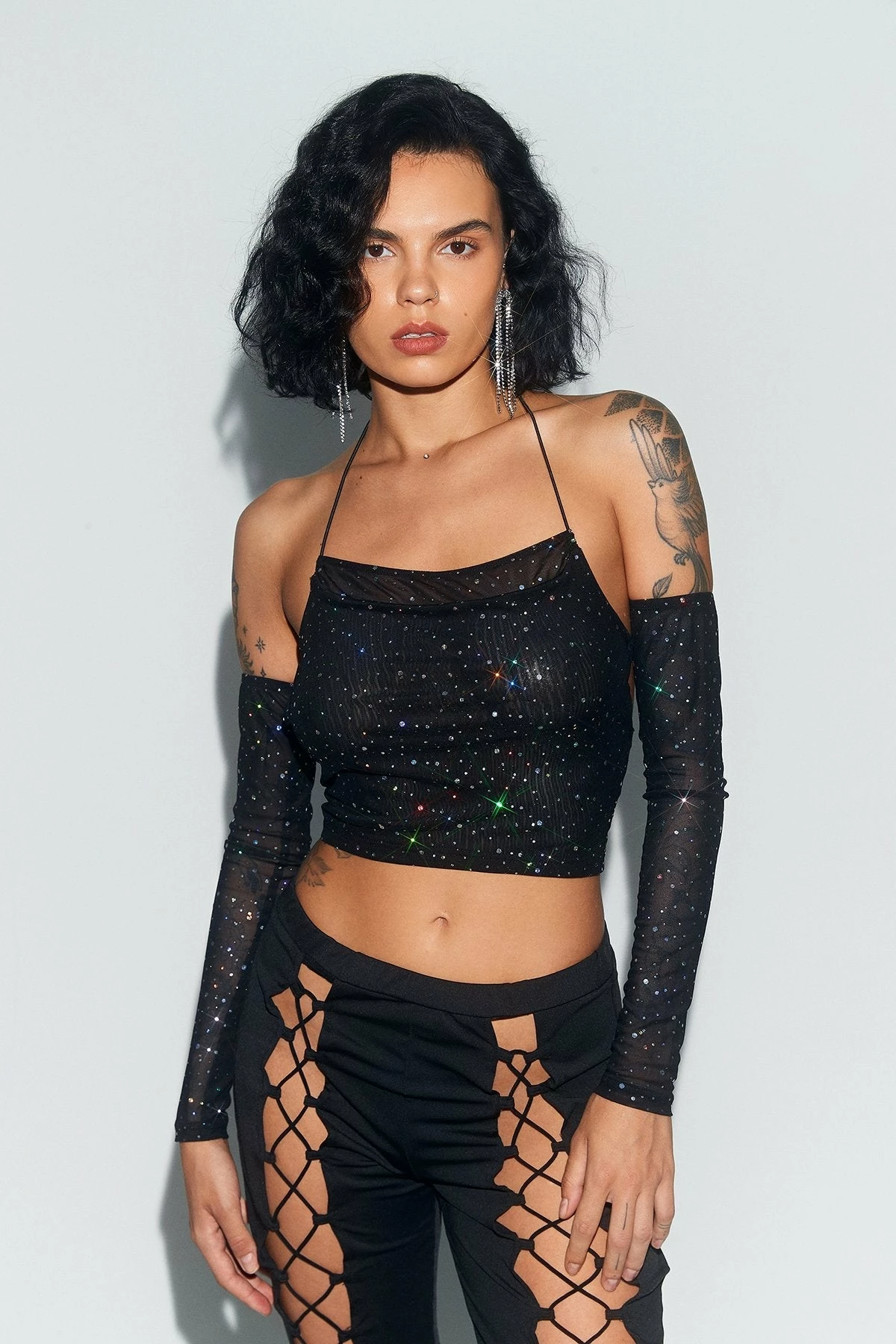 SOLADO Halter Neck Glitter Backless Crop Top With Oversleeve 3 SOLADO Halter Neck Glitter Backless Crop Top With Oversleeve