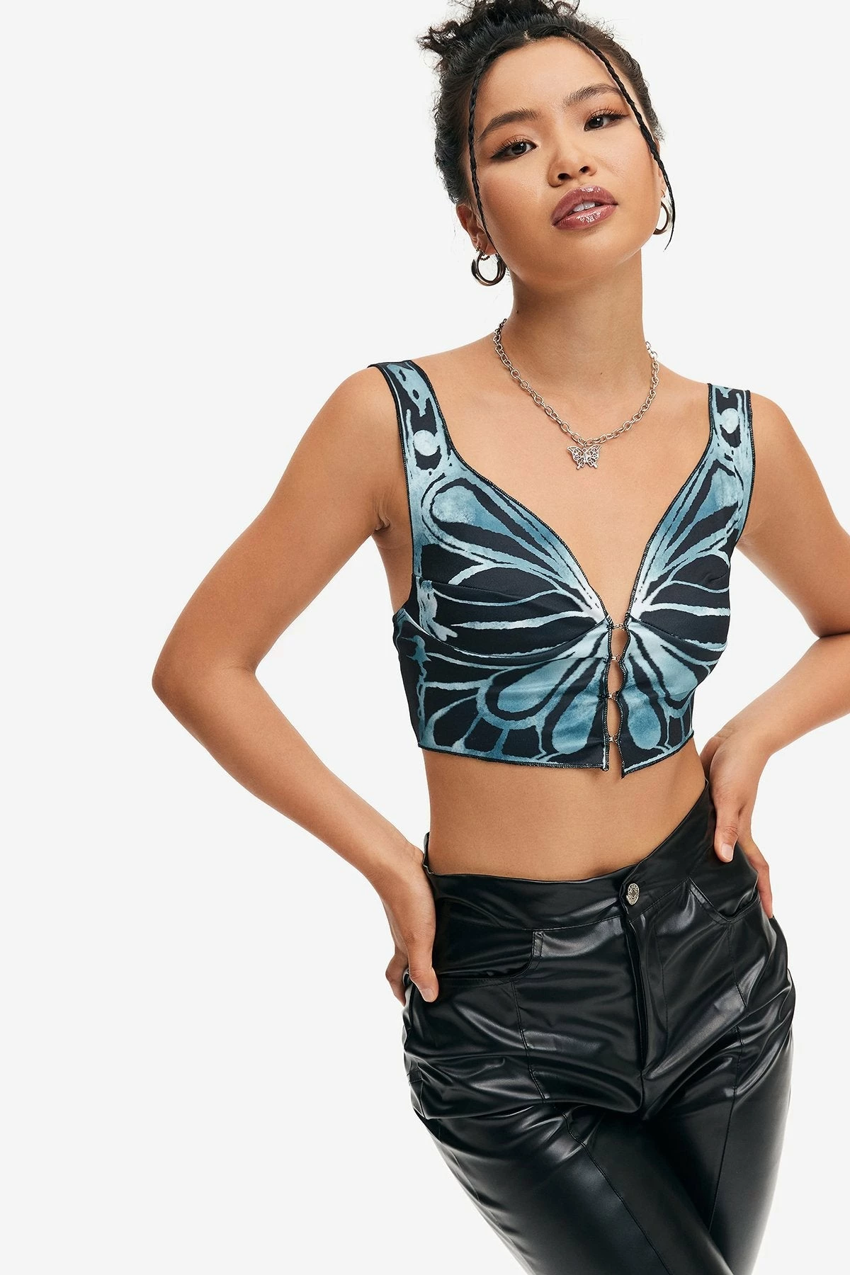 Solado Butterfly Print Hook And Eye Backless Crop Top 3 Solado Butterfly Print Hook And Eye Backless Crop Top