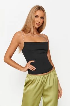 Alternative view of Solado Square Neck Pearl Chain Solid Crop Top