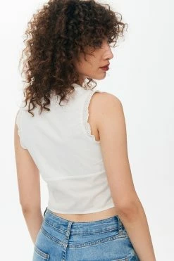 Alternative view of Solado Lace Trim Hook And Eye Crop Top