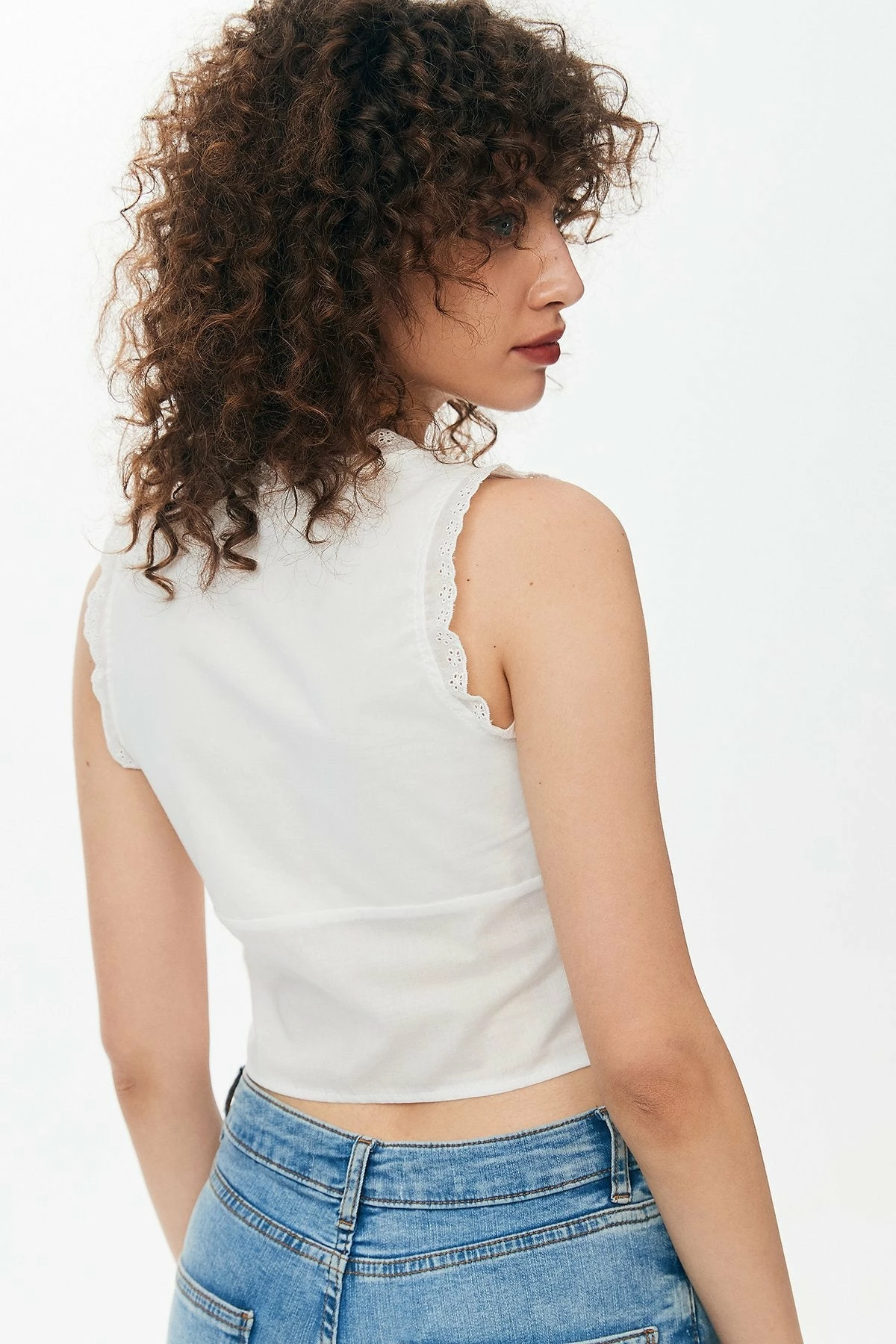Solado Lace Trim Hook And Eye Crop Top 4 Solado Lace Trim Hook And Eye Crop Top - Image 2