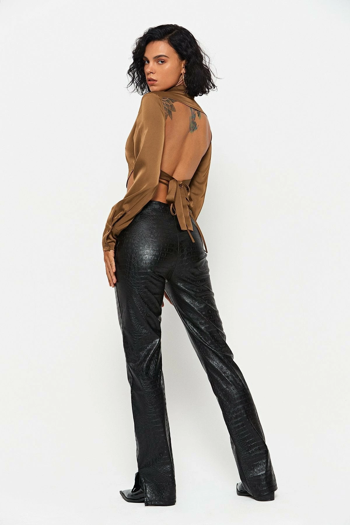 SOLADO Open Back Tie Detail Long Sleeve Crop Top 6 SOLADO Open Back Tie Detail Long Sleeve Crop Top - Image 4