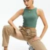 Solado Basic Form-Fitting Solid Crop Tank Top