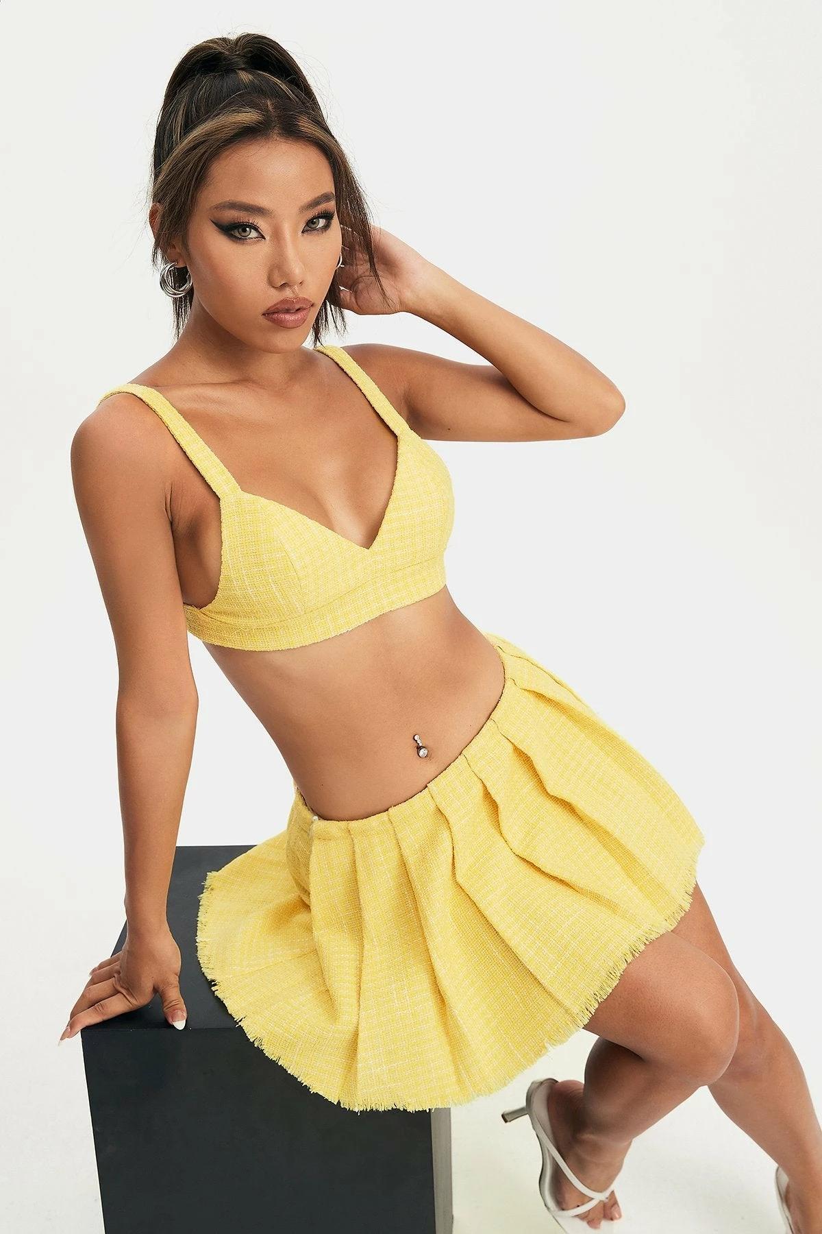 SOLADO Check Texture Backless Solid Corset Top 6 SOLADO Check Texture Backless Solid Corset Top - Image 4