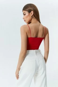 Alternative view of Solado Solid Backless Cami Crop Tank Top