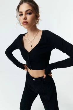 Solado Slit Cuff Crop Long Sleeve Blouse -SOLADO Shop jpeg e4804bdf 7901 4ac4 b2ed b5e0ef7366e7 1800x1800