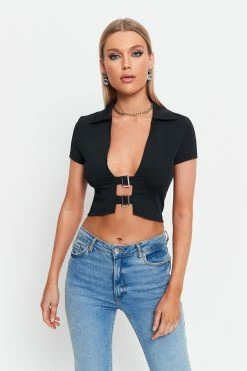 SOLADO Plunging Neck Buckled Detail Short Sleeve Crop Top