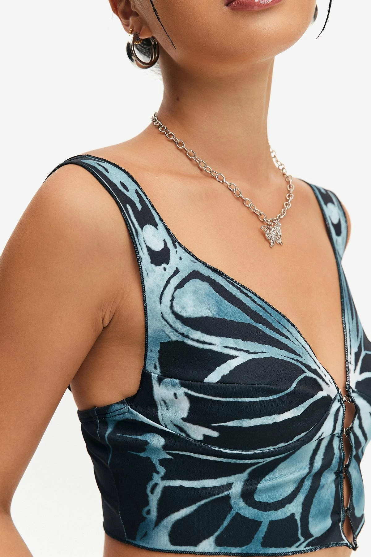 Solado Butterfly Print Hook And Eye Backless Crop Top 7 Solado Butterfly Print Hook And Eye Backless Crop Top - Image 5