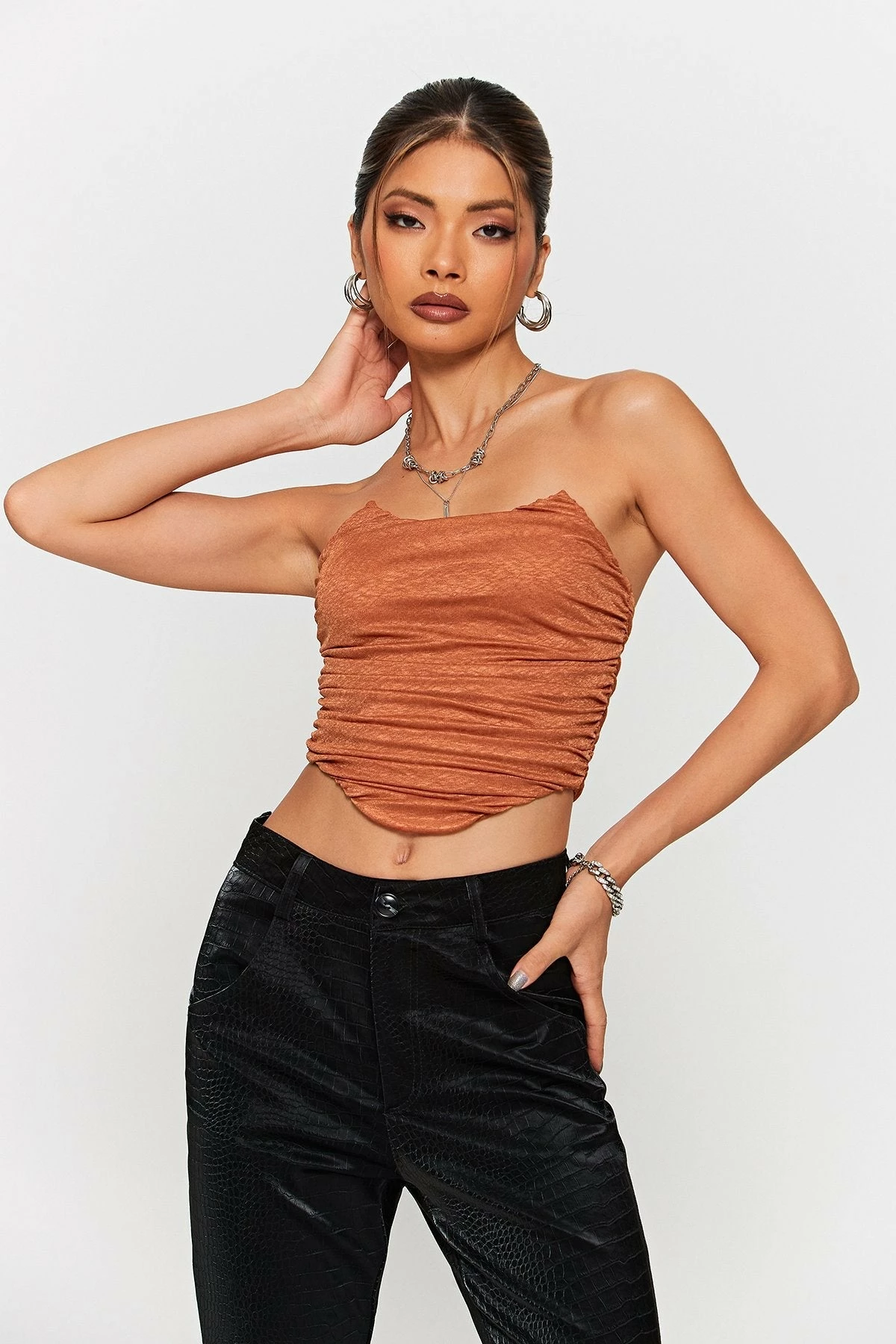 SOLADO Curved Hem Ruched Zipper Back Tube Crop Top 3 SOLADO Curved Hem Ruched Zipper Back Tube Crop Top