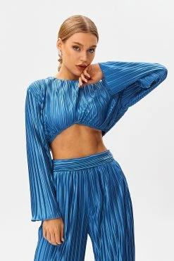 SOLADO Flared Sleeve Asymmetrical Hem Pleat Crop Top 9 SOLADO Flared Sleeve Asymmetrical Hem Pleat Crop Top -SOLADO Shop jpeg f4a5d9b6 8fe4 4517 b3f5 f61142d7e804 1800x1800