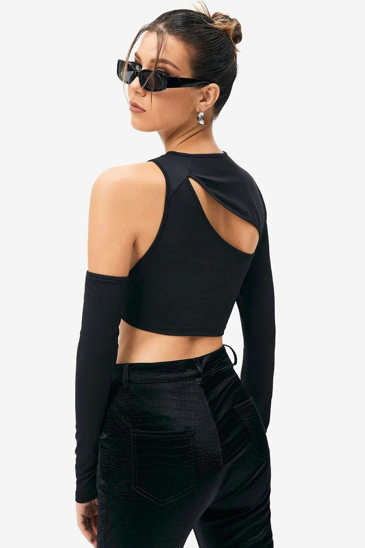 SOLADO Cut Out Cold Shoulder Long Sleeve Top 4 SOLADO Cut Out Cold Shoulder Long Sleeve Top - Image 2