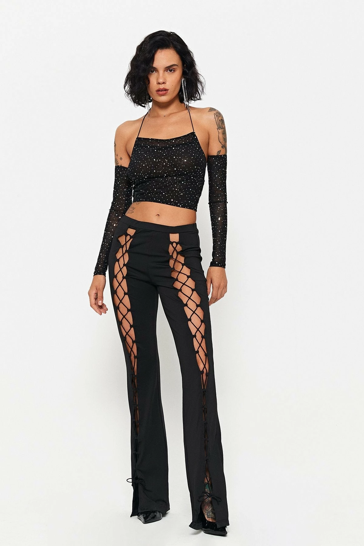 SOLADO Halter Neck Glitter Backless Crop Top With Oversleeve 6 SOLADO Halter Neck Glitter Backless Crop Top With Oversleeve - Image 4