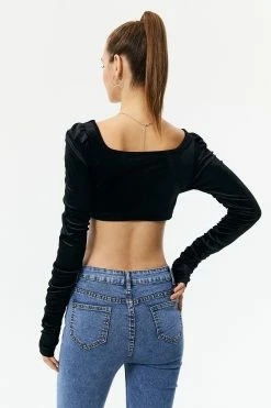 Alternative view of Solado Solid Crop Pleated Sleeve Top