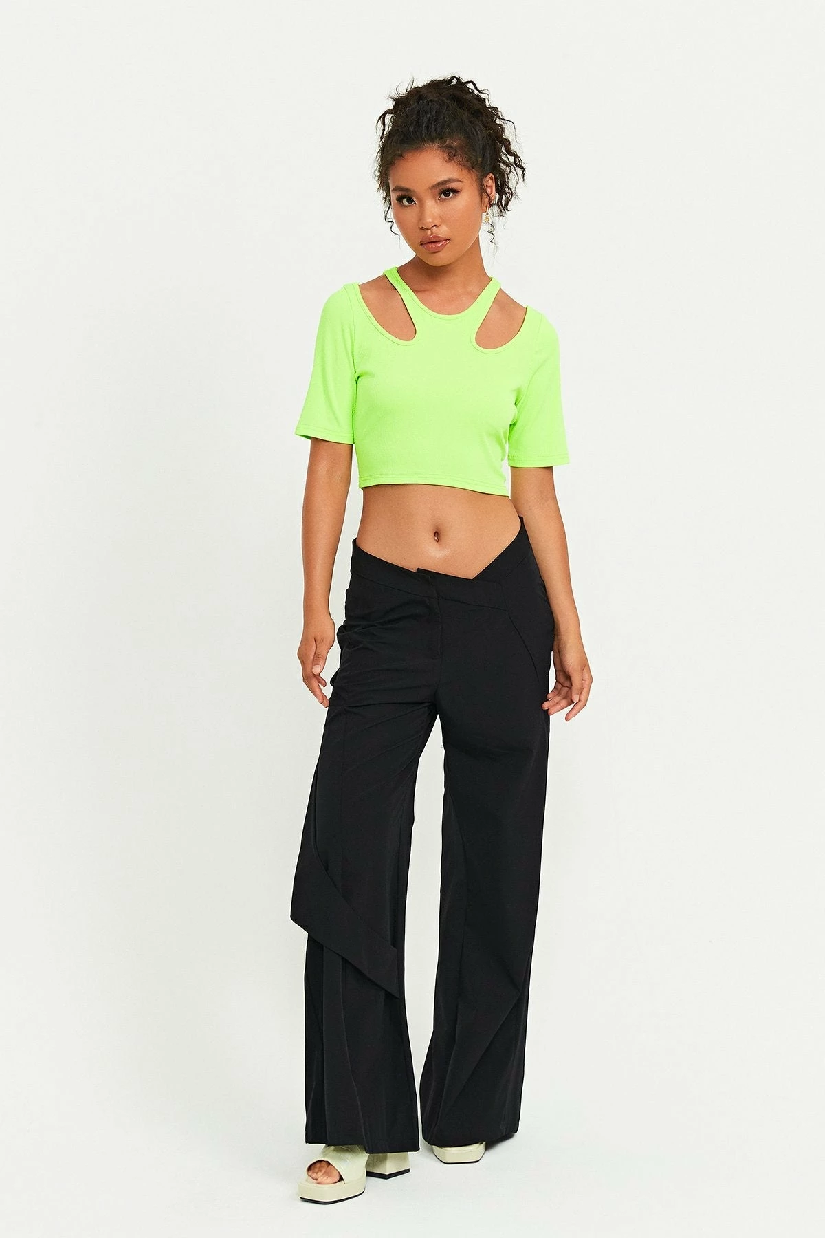 Solado Cut Out Ribbed Short Sleeve Crop Top 6 Solado Cut Out Ribbed Short Sleeve Crop Top - Image 4